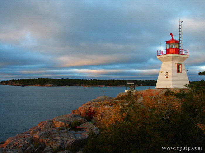 2004_Killarney13 秋色中的East Lighthouse